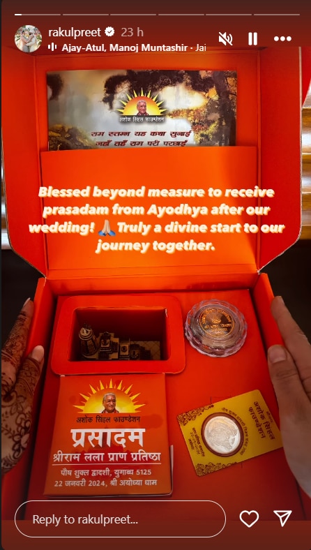 Rakul Preet Singh and Jackky Bhagnani Graciously Receive Ayodhya's Prasadam